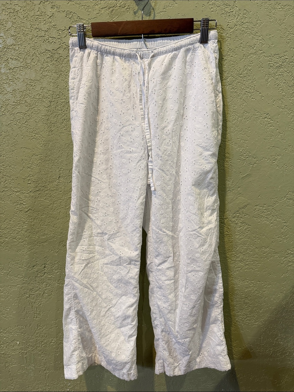 Hollister White Eyelet Drawstring Lounge Pants